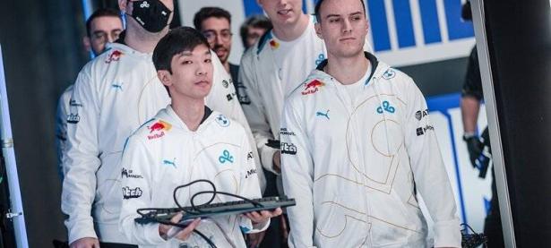 万博体育manbet-海港在比赛中受伤退赛，电竞国家队主帅表示担忧