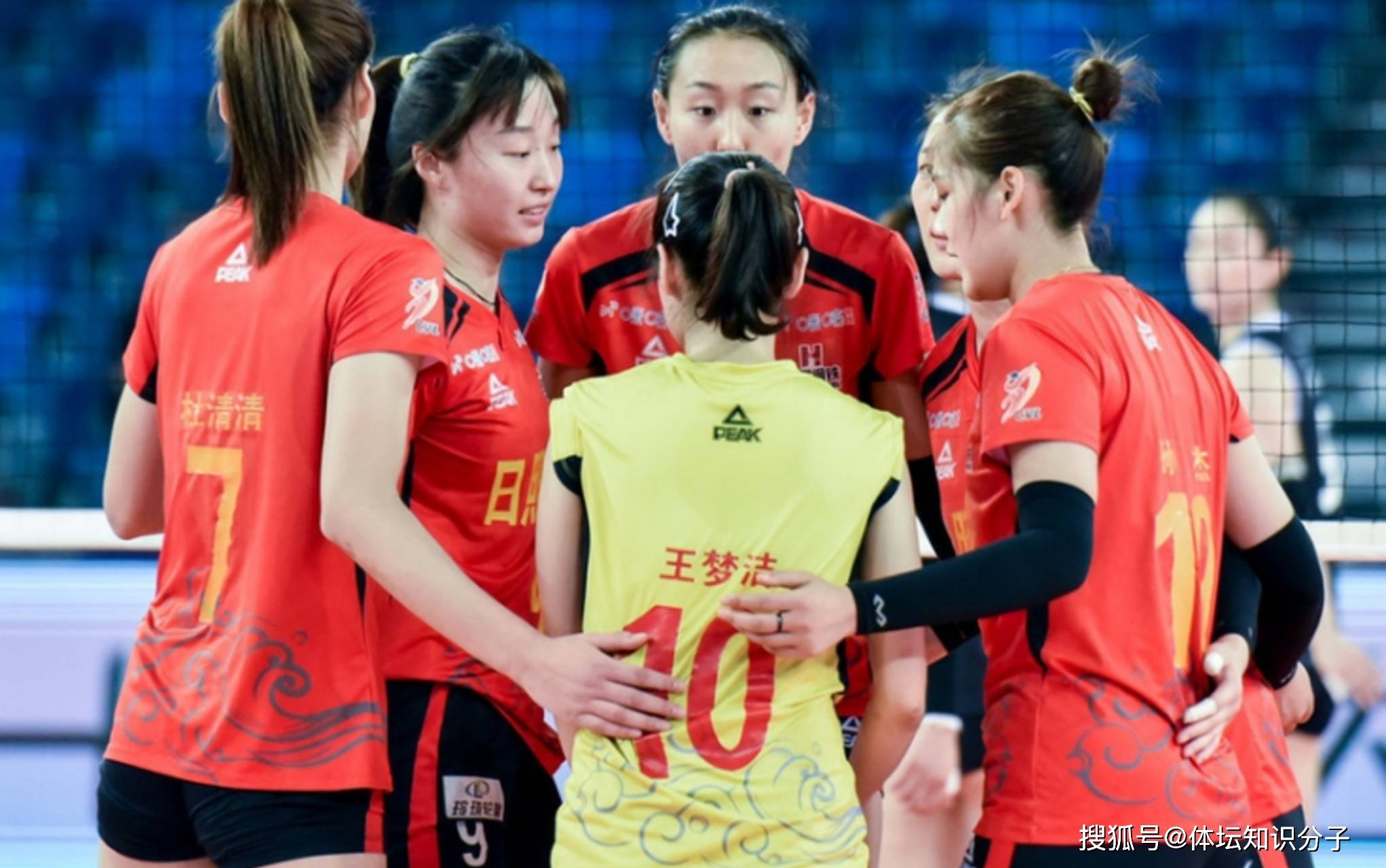 勇士强势横扫中国女排晋级半决赛，状态火热！